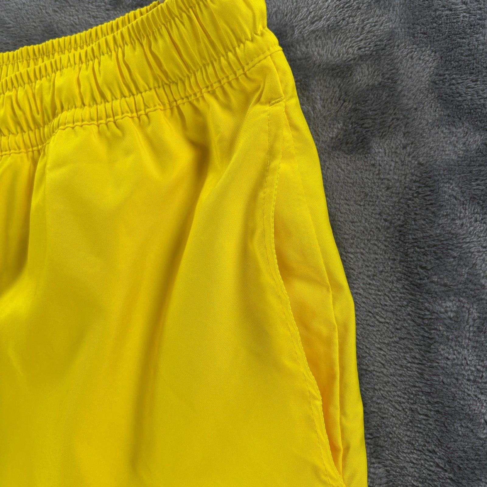 Nike Nike Men XXL Club Woven Lined Shorts Opti Yellow DM6829‑731 Size US 38 / EU 54 - 4 Thumbnail