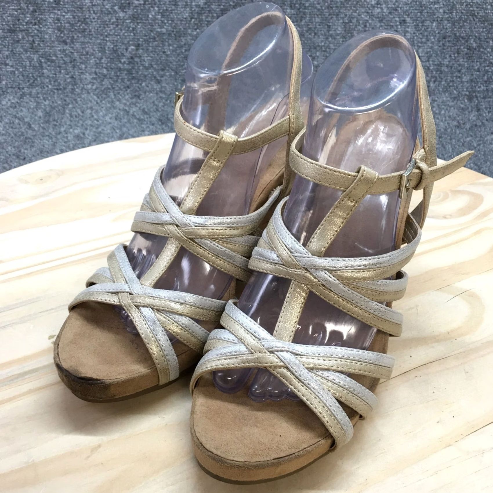 Vintage Aerosoles Sandals Womens 9 Plush Slingback Silver Open Toe Wedge Heels Casual Size US 9 / IT 39 - 3 Thumbnail