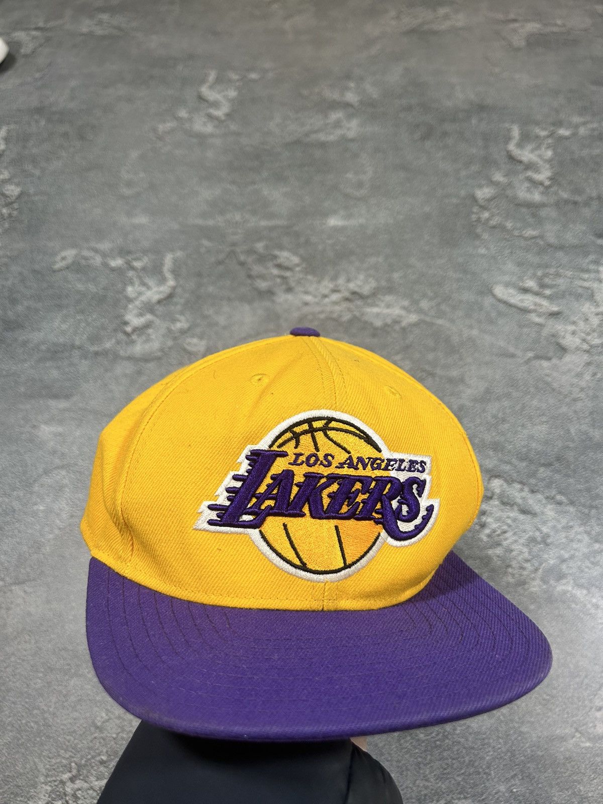 NBA × Vintage Los Angeles Lakers Vintage Adidas SnapBack Size ONE SIZE - 1 Thumbnail