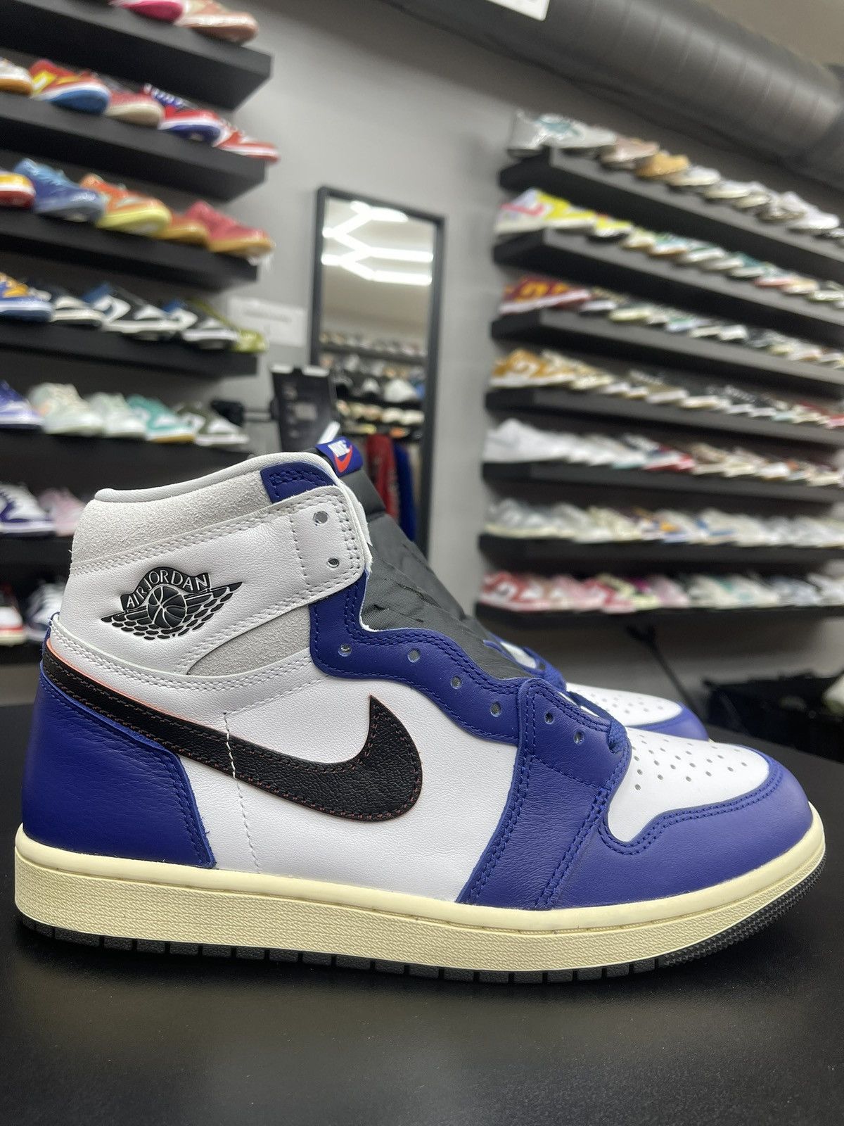 Jordan Brand Size 9.5 - Jordan 1 Retro High Rare Air Size US 9.5 / EU 42-43 - 3 Thumbnail