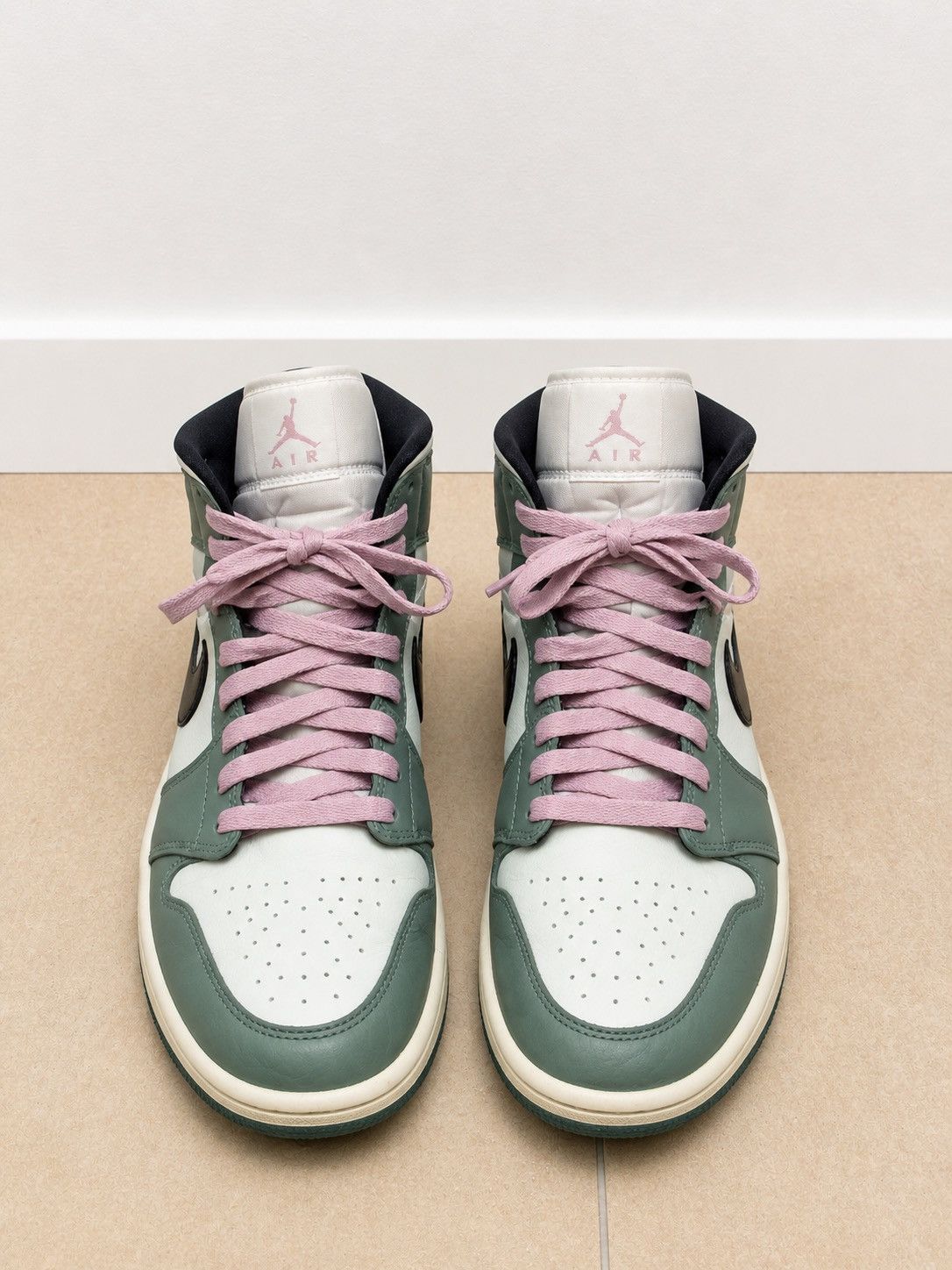 Nike Jordan 1 Low Size US 11 / EU 44 - 3 Thumbnail