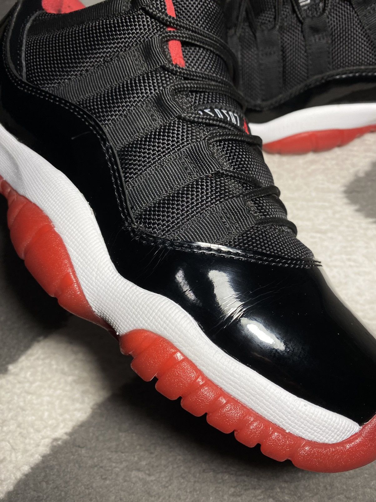 Jordan Brand × Nike Nike Air Jordan 11 Retro Low Bred (GS) 2015 sneakers Size US 7.5 / IT 37.5 - 16 Thumbnail