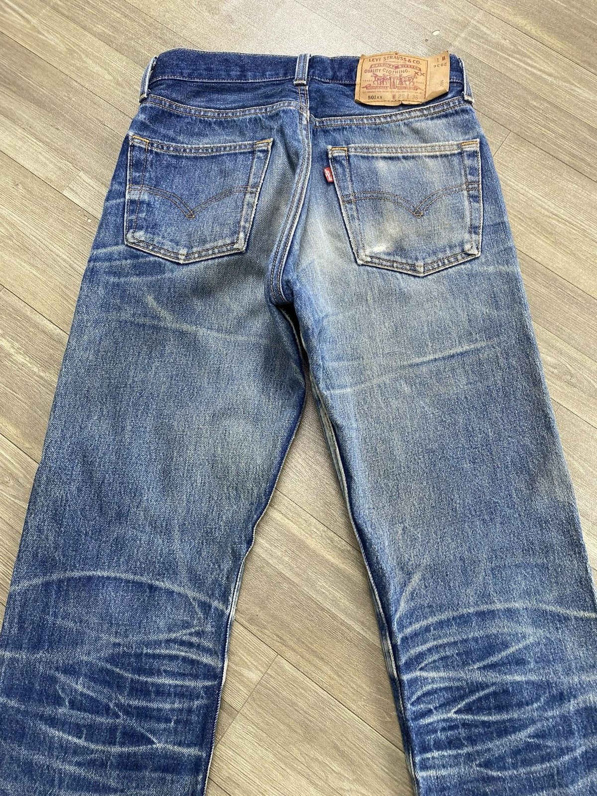 Levi's Vintage Clothing 🇺🇸1990s Vintage Levis 501XX 29x36 Distressed Faded Blue Jeans Size US 29 - 19 Thumbnail