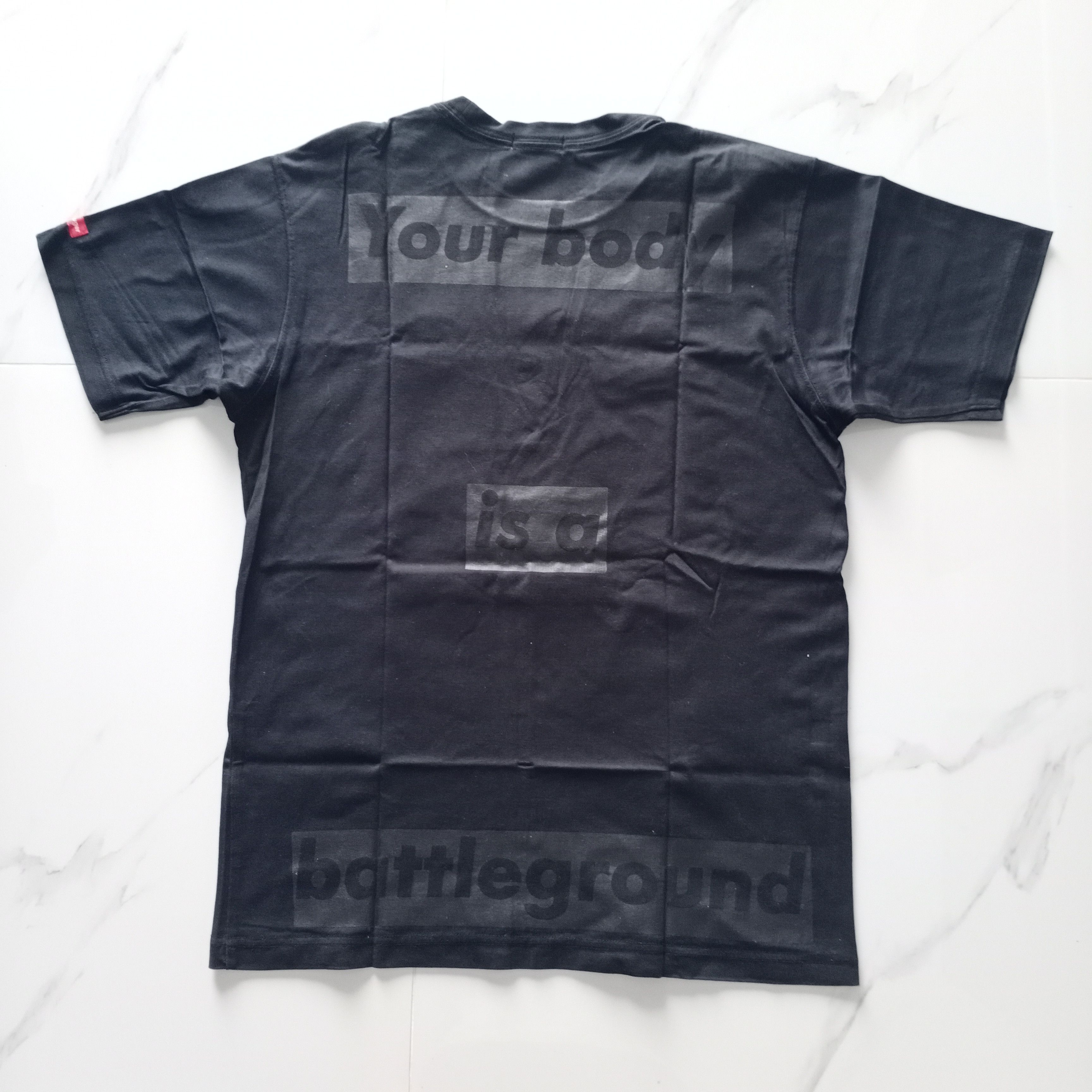 Barbara Kruger × Uniqlo × Vintage Barbara Kruger Your Body Battleground Big Print T shirt Size US L / EU 52-54 / 3 - 2 Thumbnail