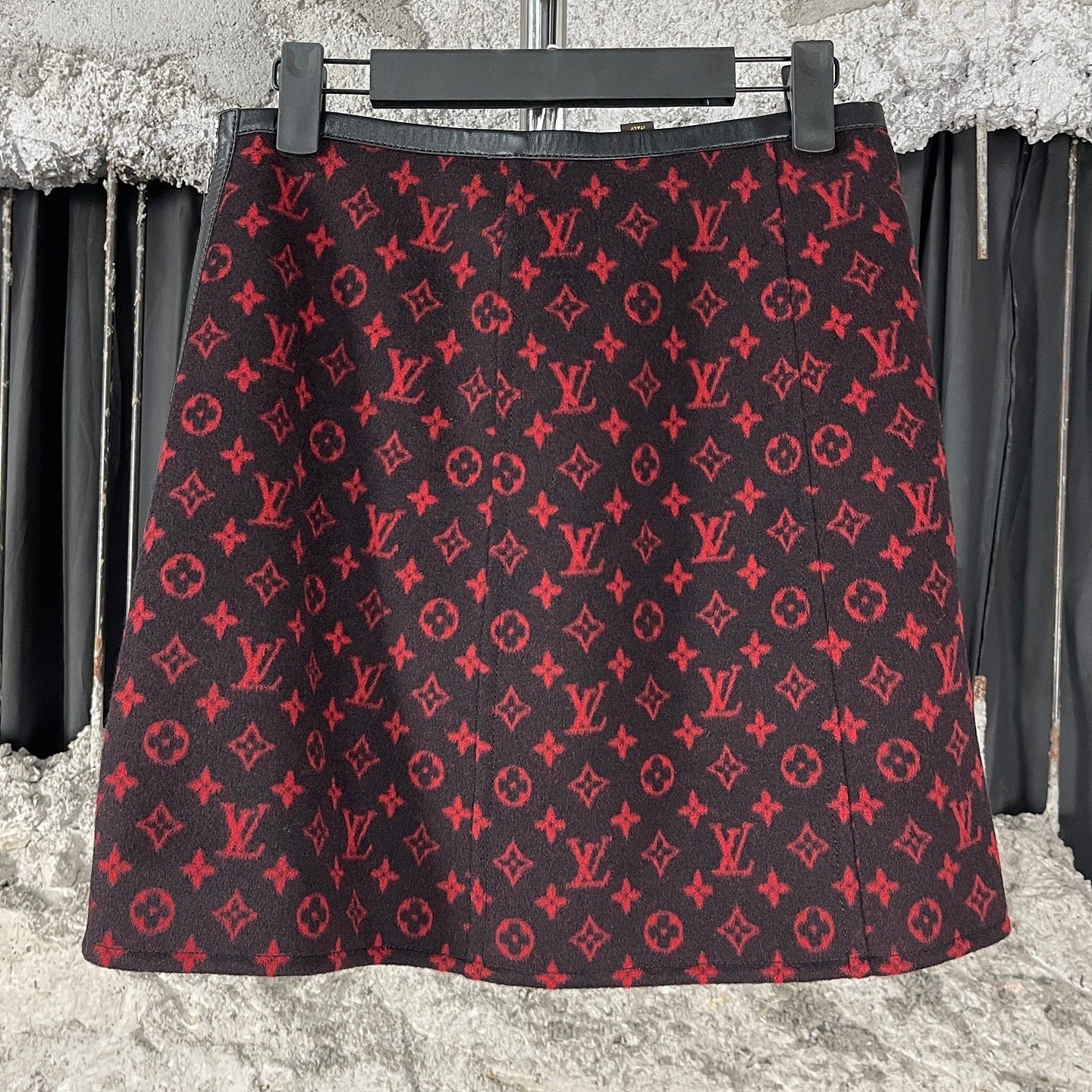 Louis Vuitton Louis Vuitton Red Monogram Wool Mini Skirt 36 Size 25" / US 0 / IT 36 - 1 Thumbnail