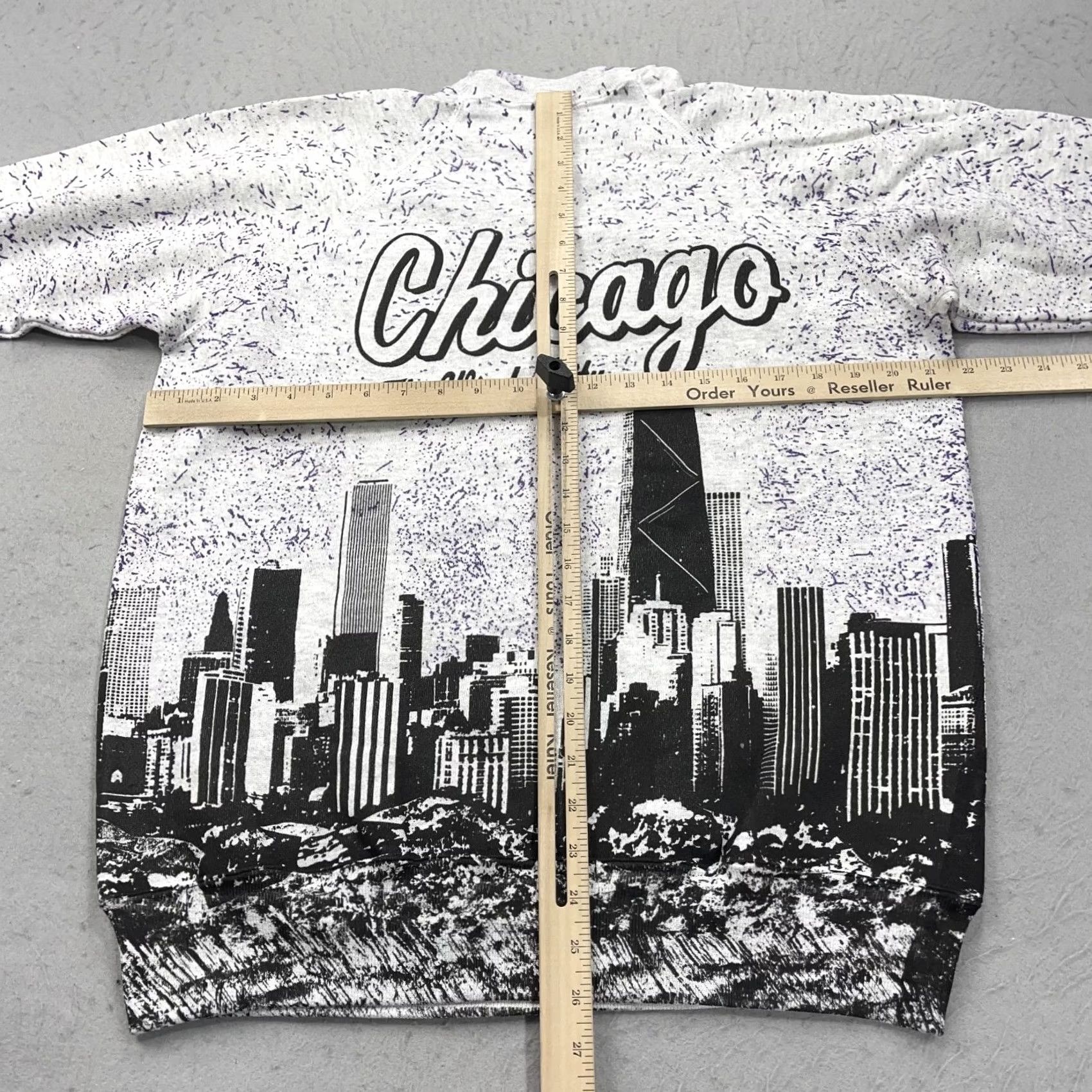 Vintage VINTAGE Chicago Sweatshirt Mens L Gray AOP Windy City Crewneck Paint 90s Size US L / EU 52-54 / 3 - 7 Thumbnail