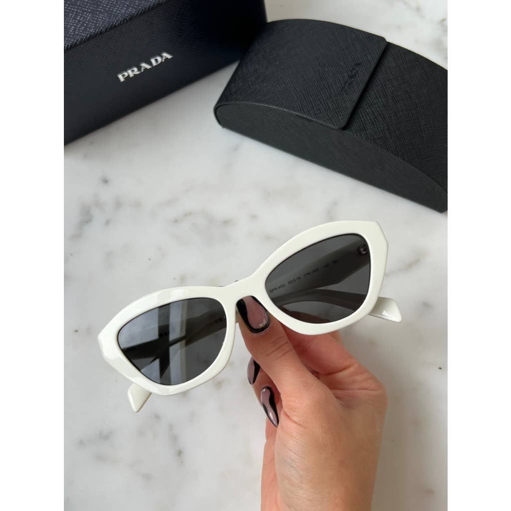 Sunglasses Prada case cheapest white with tag inside logo Prada