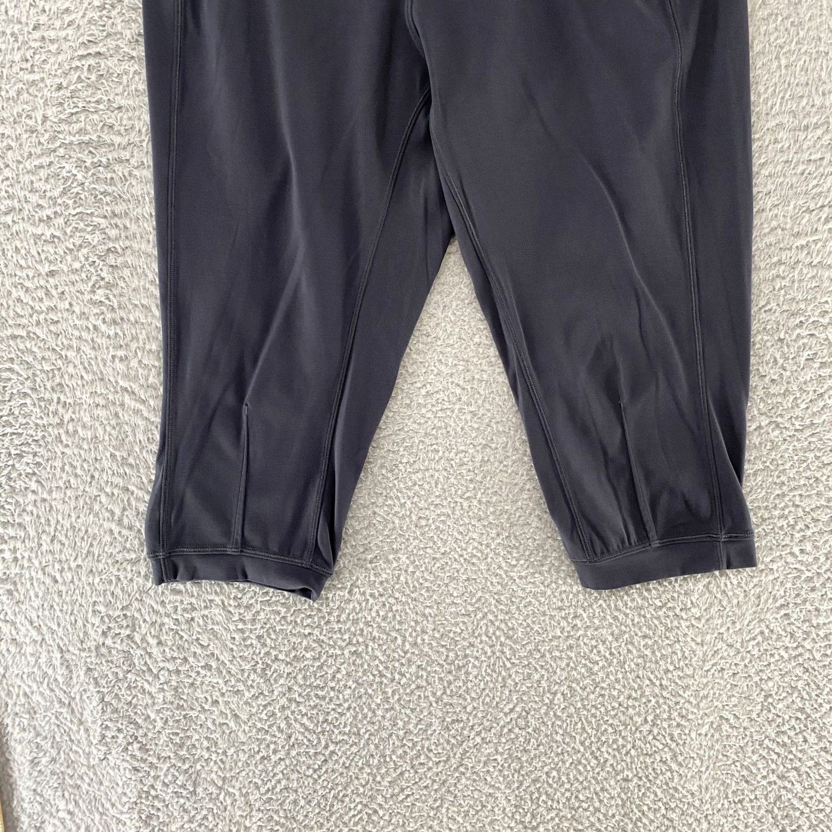 Lululemon Lululemon Pants Womens 6 Gray Capri Stretch Rejuvenate Yoga Activewear Size 28" / US 6 / IT 42 - 3 Thumbnail