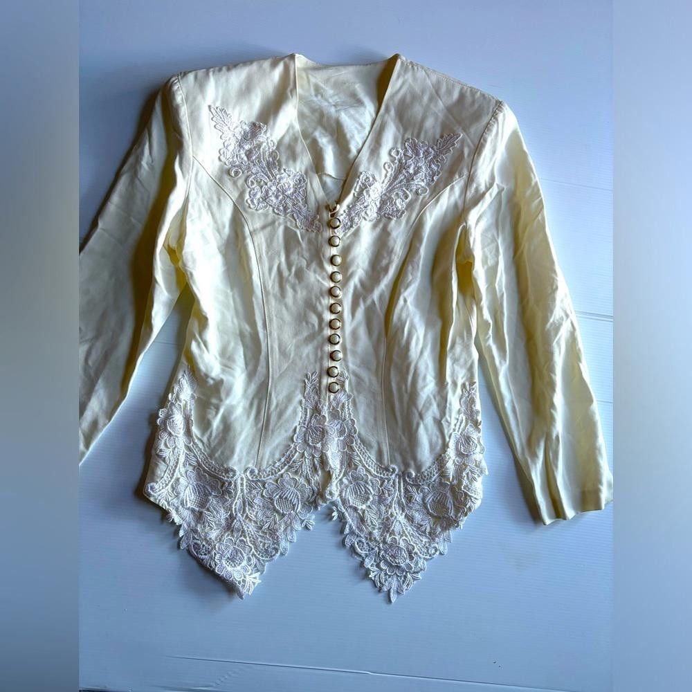 Designer Vintage 80’s Button Up Blouse with Lace Details Size M / US 6-8 / IT 42-44 - 1 Thumbnail