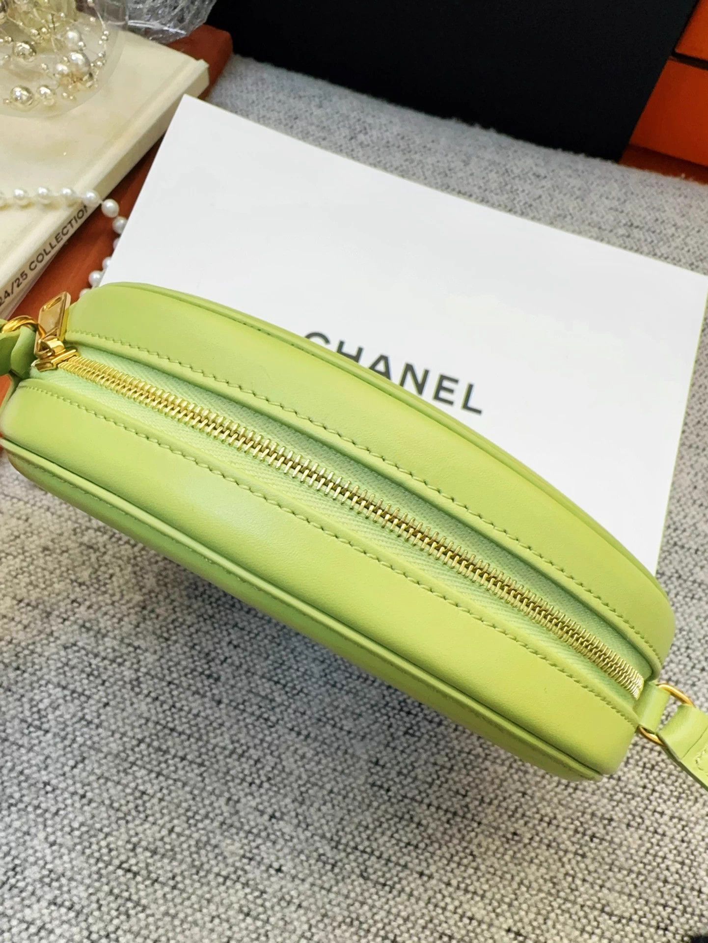Celine Celine Avocado Green Triomphe Logo Embossed Mooncake Mint Size ONE SIZE - 5 Thumbnail