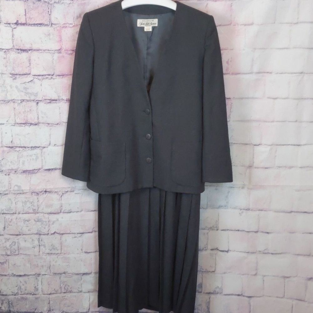 Saks Fifth Avenue SAKS FIFTH AVENUE - Vintage wool pleated skirt set size 10 Size 32" / US 10 / IT 46 - 1 Thumbnail