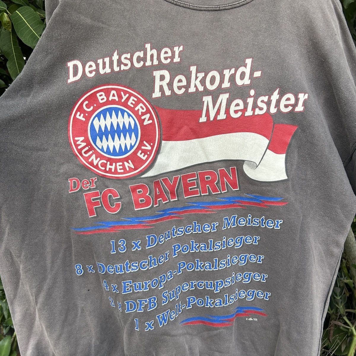 Vintage Vintage Thrashed Sun Faded 1995/96BayernMunich dreamteamtour Size US L / EU 52-54 / 3 - 3 Thumbnail