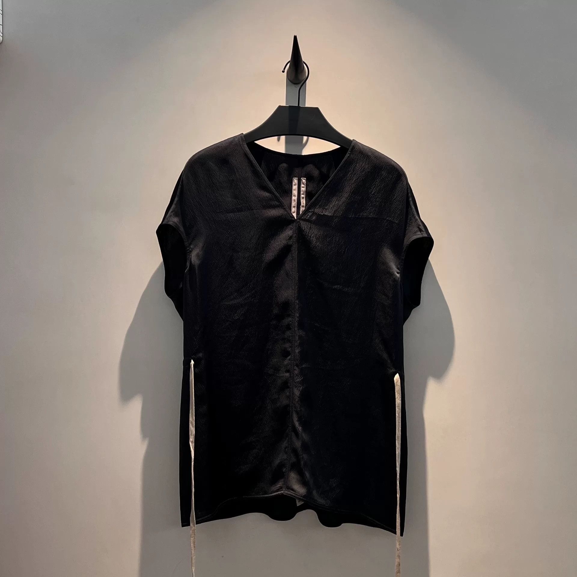 Rick Owens Rick Owens 25SS V-neck Silk Sleeveless Top Size M / US 6-8 / IT 42-44 - 1 Thumbnail
