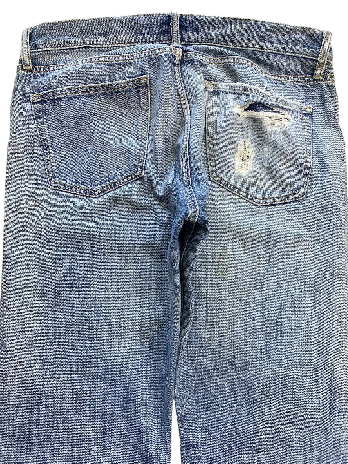 Uniqlo Uniqlo Light Wash Ripped Style Baggy Jeans Size US 36 / EU 52 - 4 Thumbnail