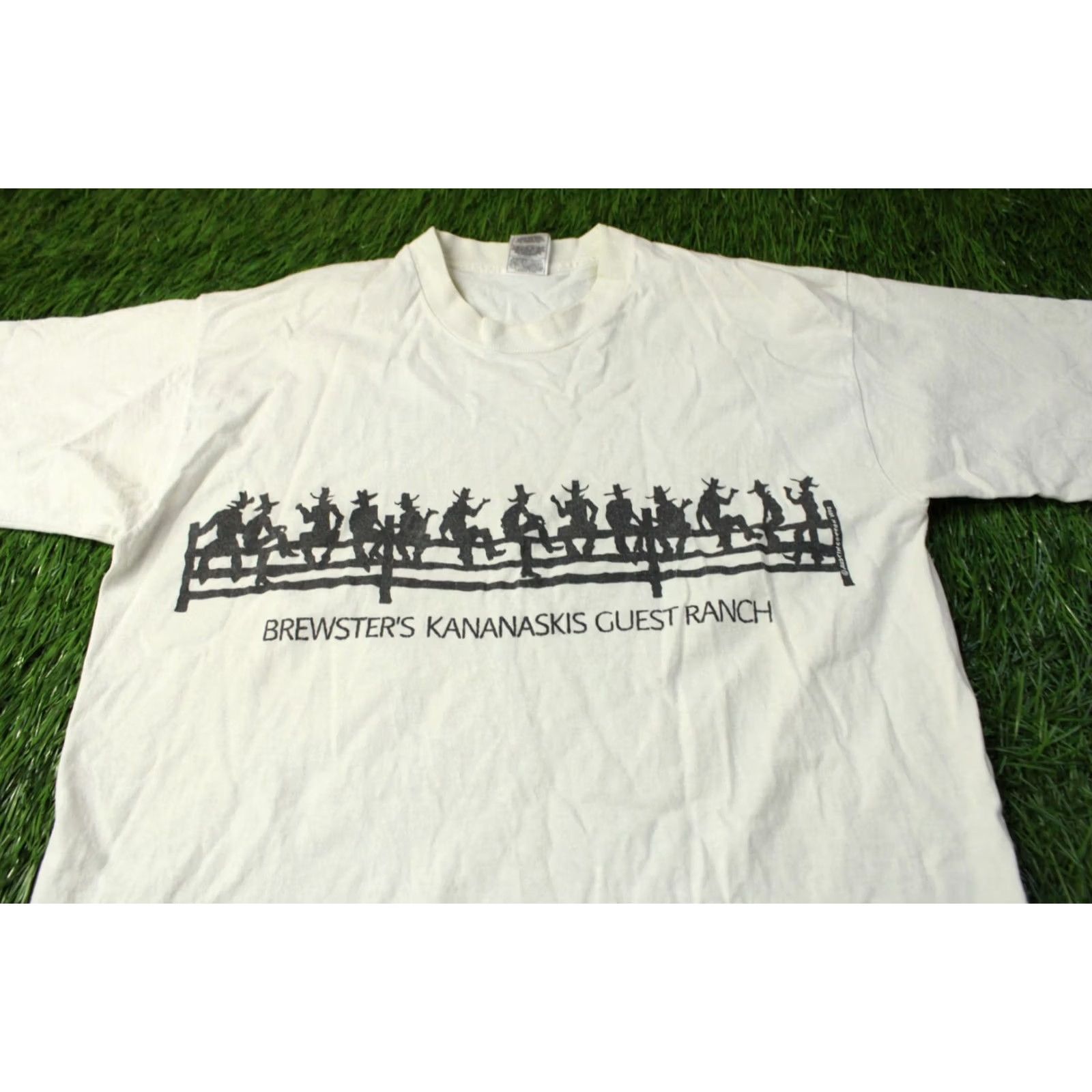 Fruit Of The Loom Brewster's Kananaskis Guest Ranch Shirt Men L White 1990s Vintage Jersey Tee Brand: Fruit of the Loom Size US L / EU 52-54 / 3 - 3 Thumbnail