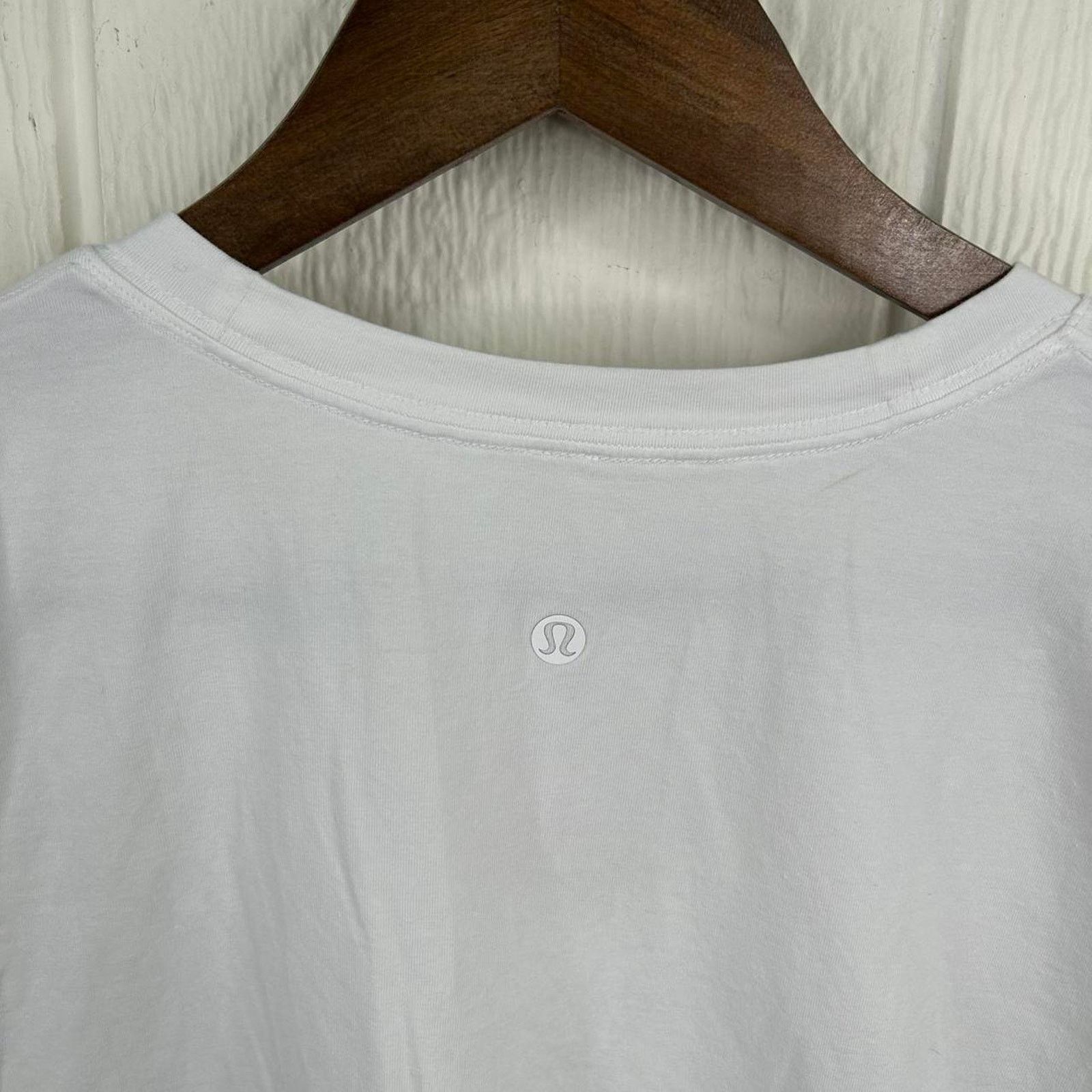 Lululemon Modern White Lululemon V-neck Workout Athletic Tee Size 10 Size L / US 10 / IT 46 - 7 Thumbnail
