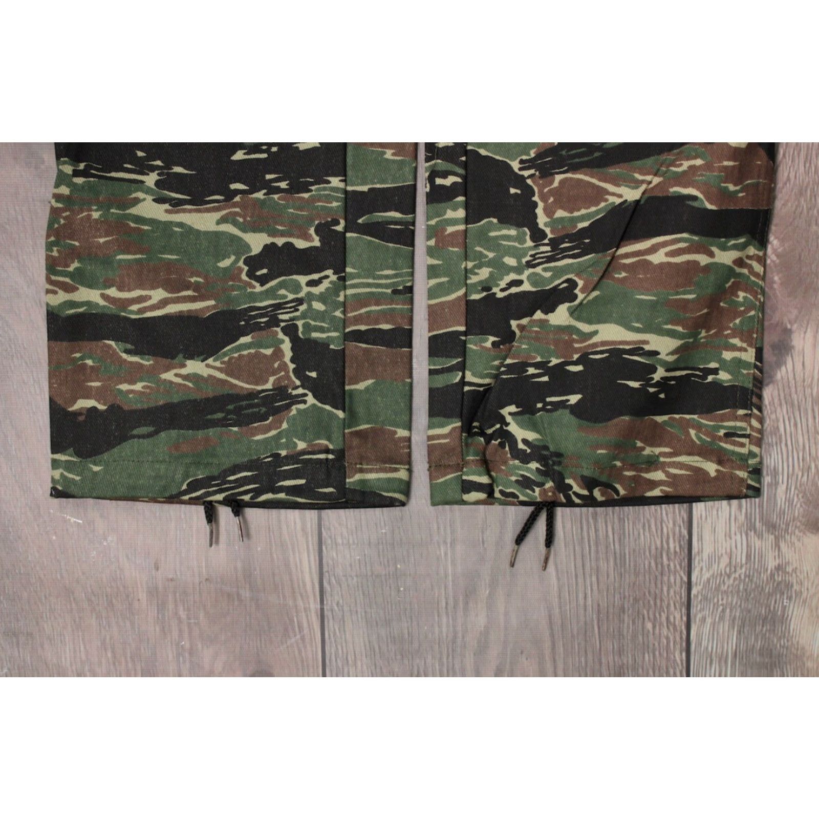 Vintage VINTAGE Gung Ho Tiger Stripe Camo Pants Mens 28 Long 70s 80s NOS Military Look 32.5 Inseam Size US 28 / EU 44 - 6 Thumbnail