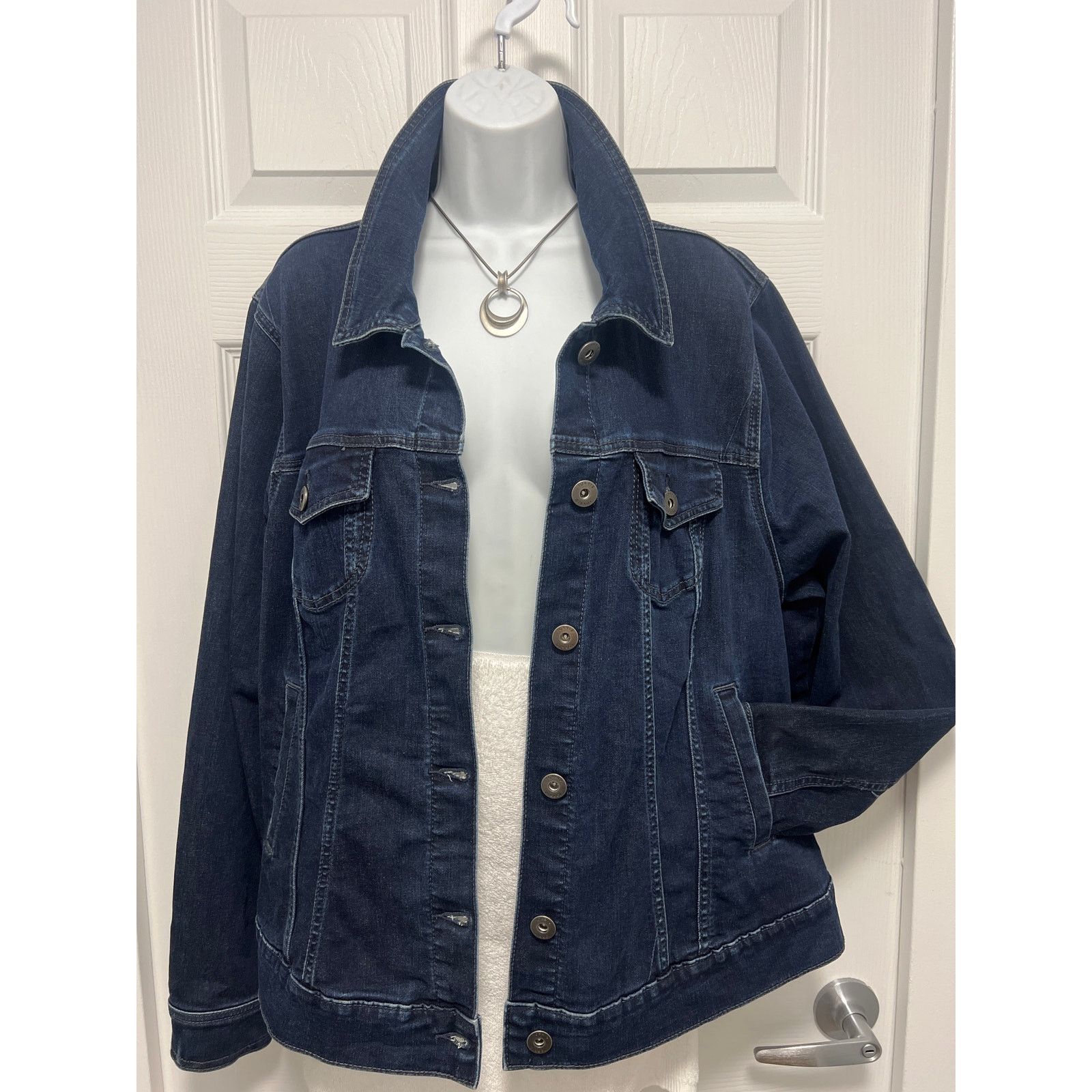 Other Torrid Dark Wash Denim Jean Jacket, Size 3 (3XL / 22-24) Size 3XL / US 20-22 - 1 Thumbnail