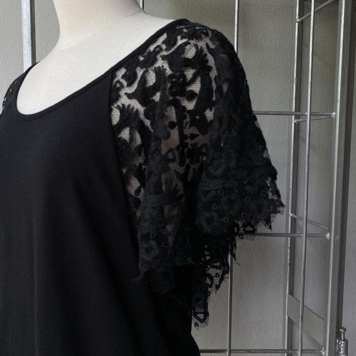 Tsumori Chisato Tsumori Chisato Black Tee with Sheer Lace Sleeves Size XS / US 0-2 / IT 36-38 - 8 Thumbnail