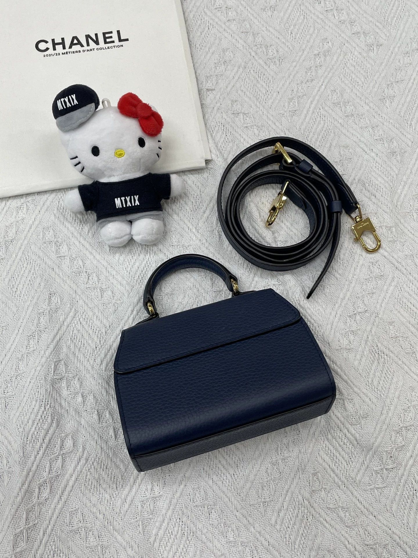 Moynat Moynat nano rejane navy gold clasp crossbody/tote strap Size ONE SIZE - 2 Thumbnail