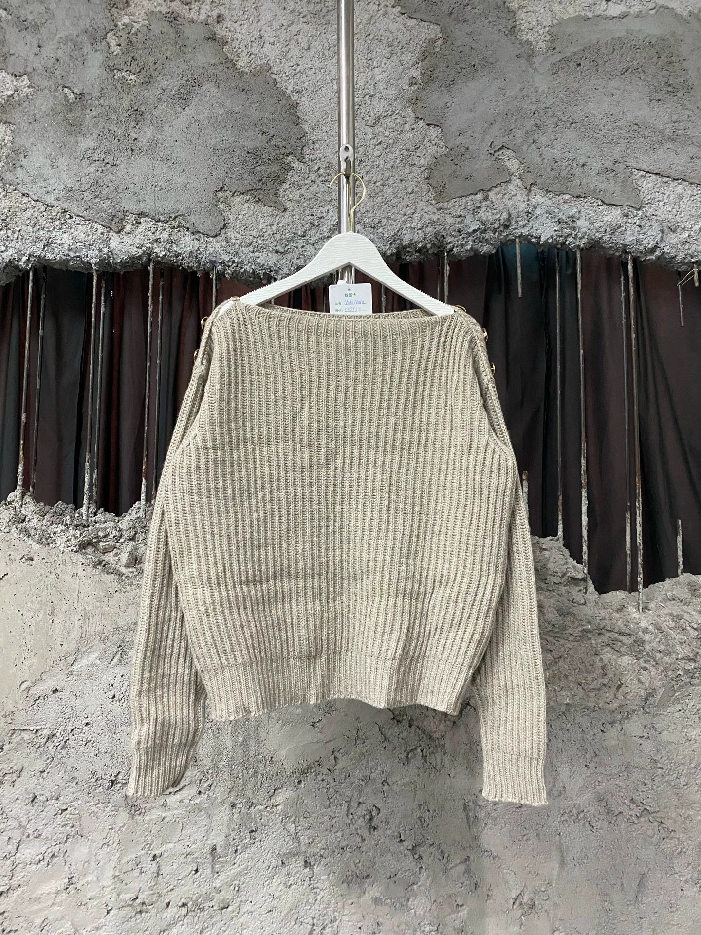 Max Mara MAX MARA SWEATER SIZE S NWT Size S / US 4 / IT 40 - 1 Thumbnail