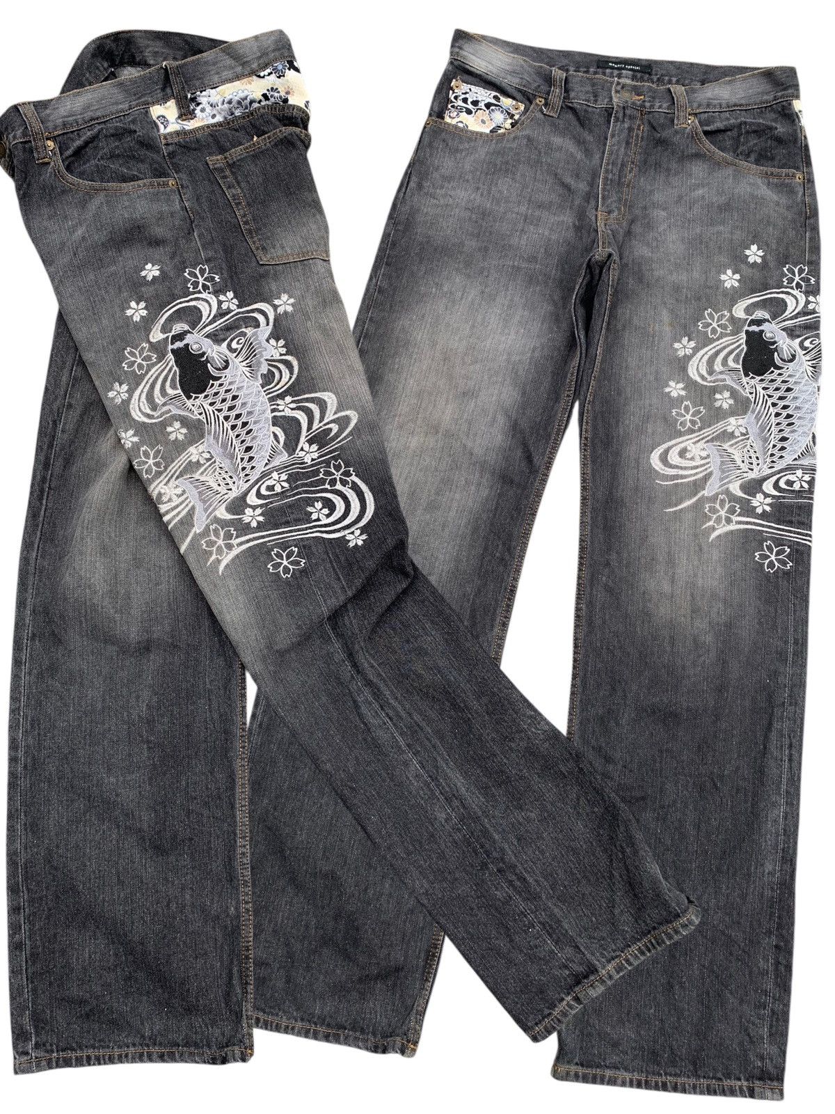 Distressed Sukajan jeans like karakuri tamashi Sukajan.
