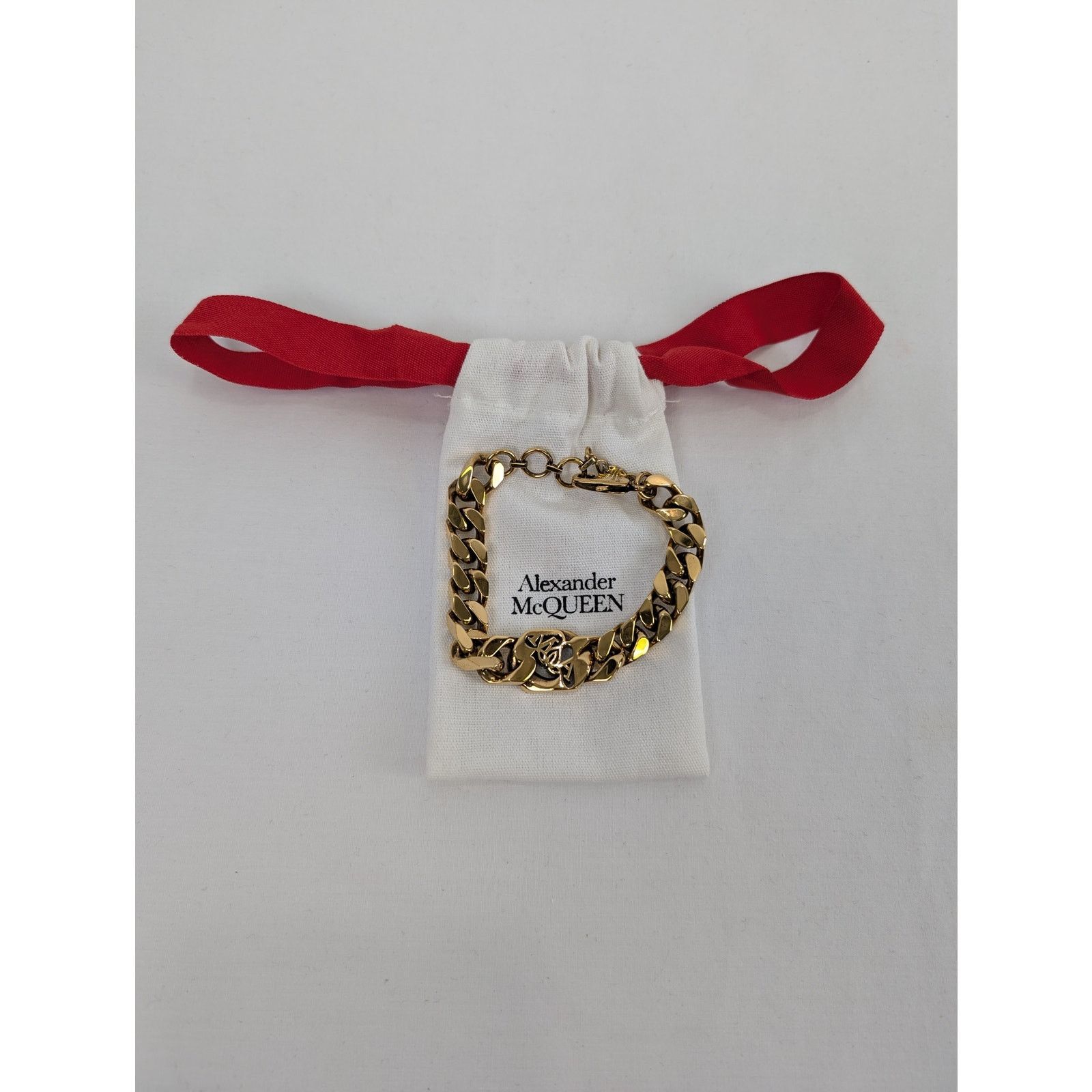 Alexander McQueen o1rshd1 Size: OS / Seal Logo Chain Bracelet in Gold Size ONE SIZE - 1 Thumbnail