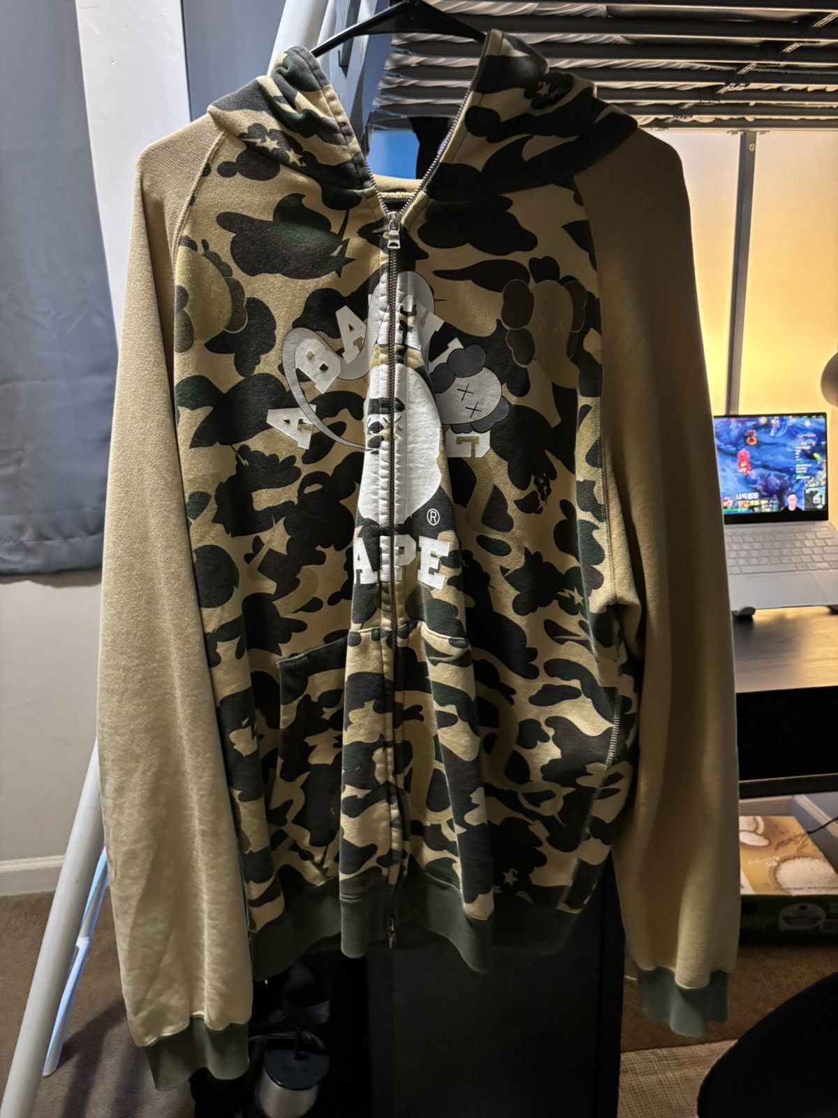 Bape × Kaws BAPE X KAWS Full zip hoodie 1st Camo Size US L / EU 52-54 / 3 - 1 Thumbnail