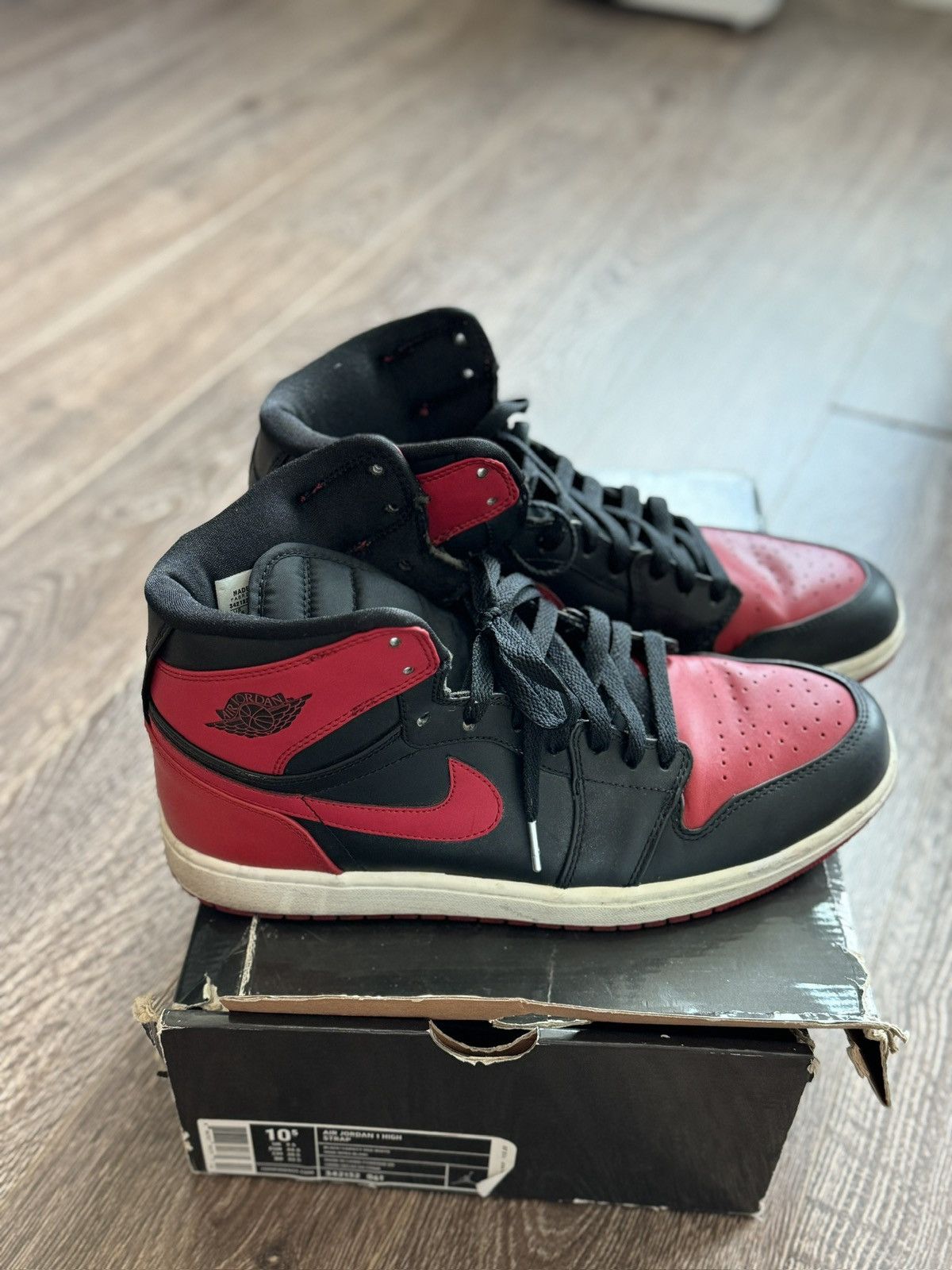 Jordan Brand × Nike Jordan 1 Bred Strap Size US 10.5 / EU 43-44 - 4 Thumbnail
