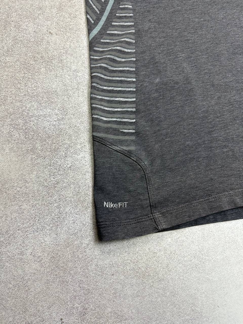 Nike Vintage Nike Central Swoosh Gray Y2K T-shirt L Size US L / EU 52-54 / 3 - 3 Thumbnail