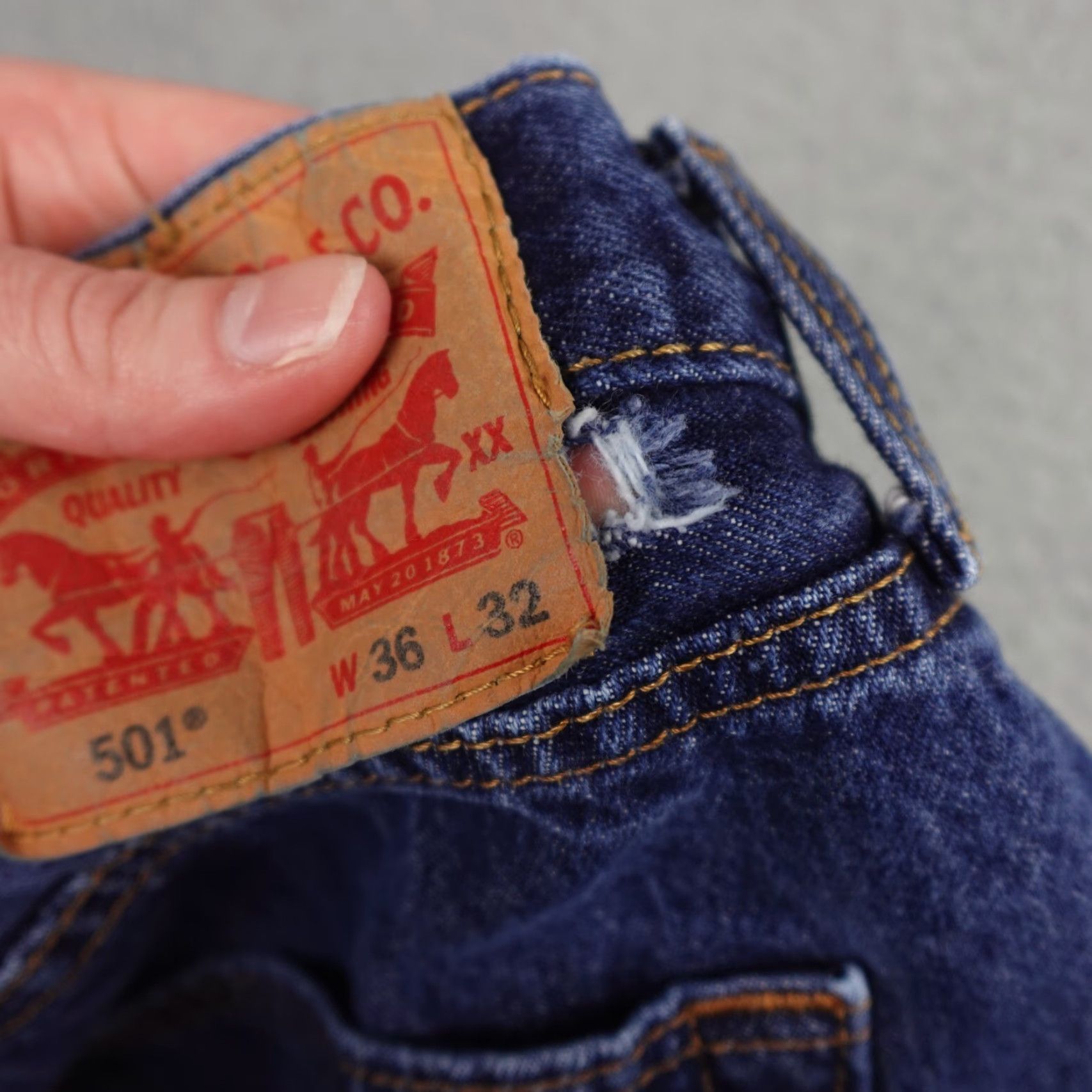 Levi's Levi's 501 Jeans Mens 36X32 Blue Denim Dark Wash Button Fly Red Tab Jeans 501 Regular Fit Size US 36 / EU 52 - 4 Thumbnail