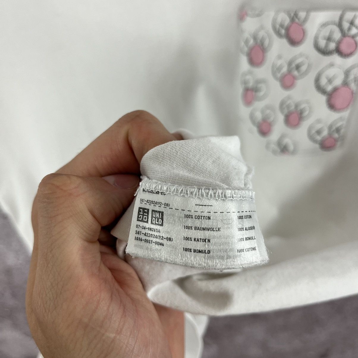Kaws × Uniqlo Uniqlo x Kaws T-Shirt Pocket Logo Y2K White Size S Size US S / EU 44-46 / 1 - 11 Thumbnail