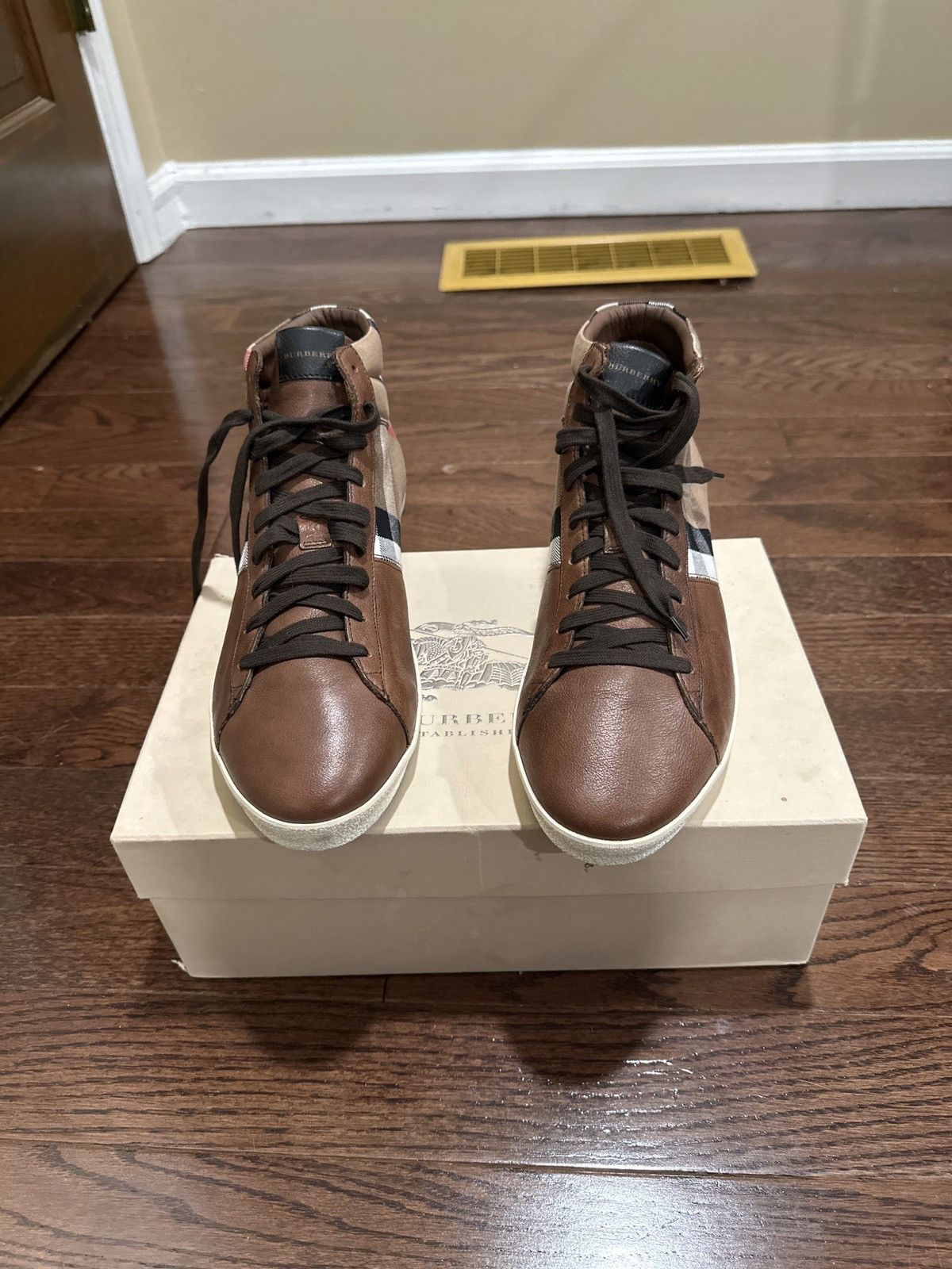 Burberry Burberry Vintage Check High Top Sneaker Size US 11 / EU 44 - 1 Thumbnail