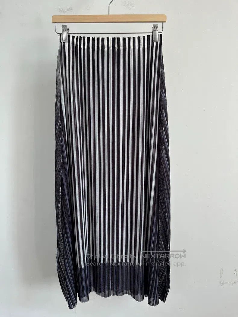 Issey Miyake Issey Miyake size:3 Black Midi Skirt Size 22" - 1 Thumbnail