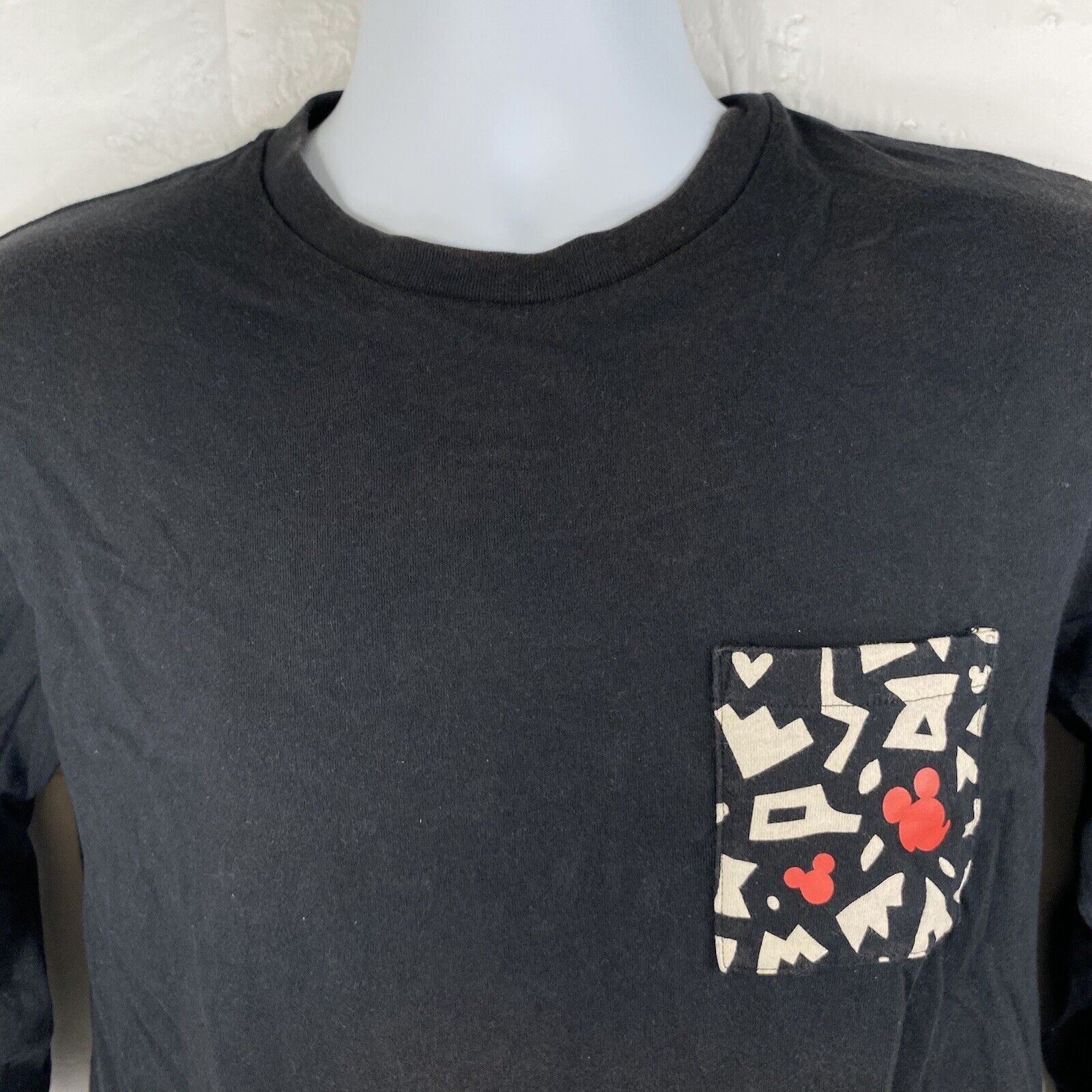 Uniqlo Disney Uniqlo Mickey Mouse Pocket T Shirt 3/4 Length Sleeves Size S / US 4 / IT 40 - 2 Thumbnail
