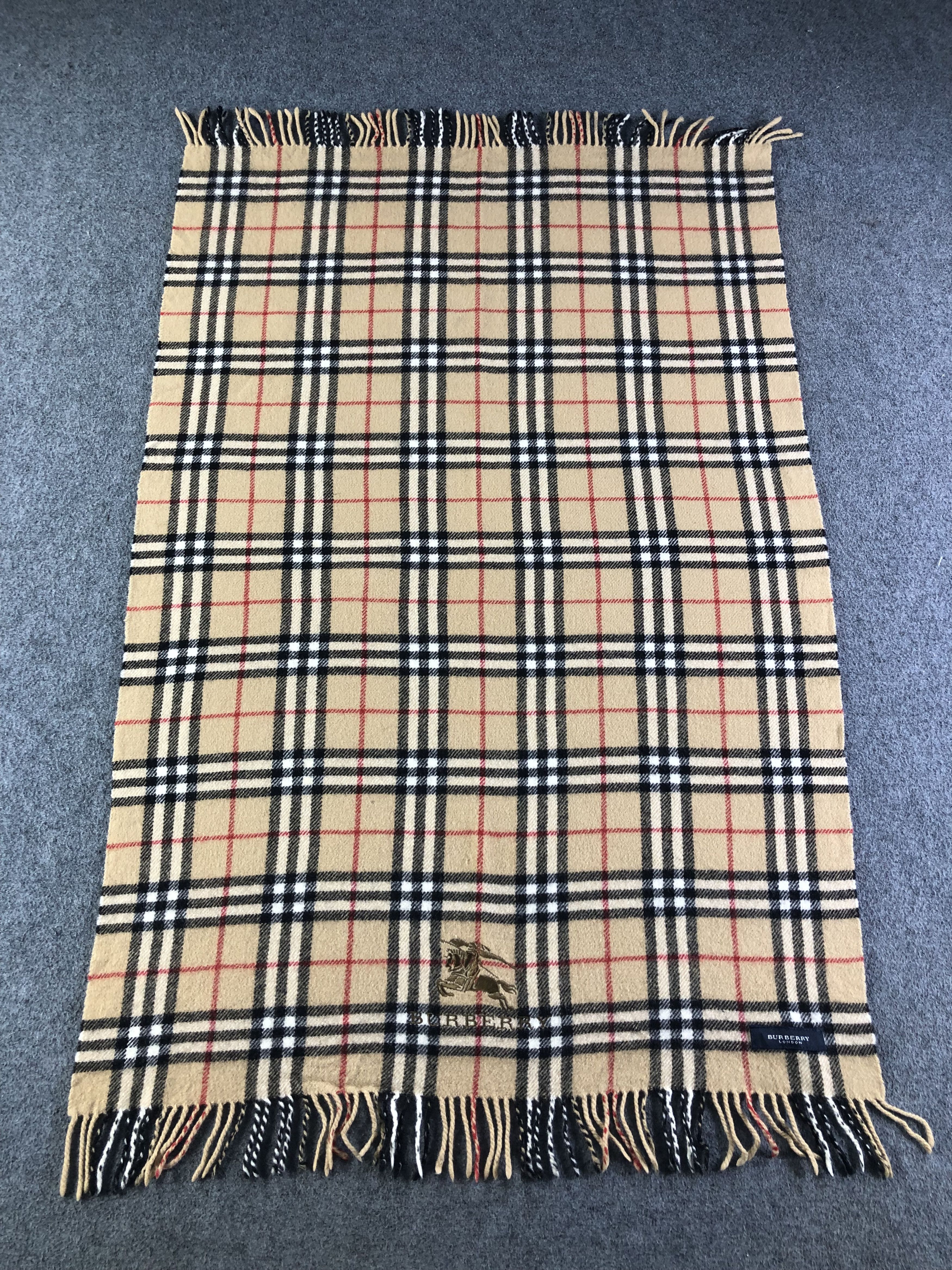 Burberry Burberrys Oversize Scarf / Muffler / Neckwear SS1428 Size ONE SIZE - 4 Thumbnail