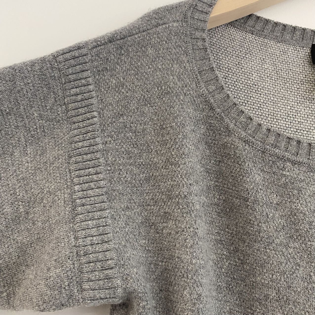Chanel Chanel Grey Lion Cashmere Long Sleeve Knit Sweater K26WX Size M / US 6-8 / IT 42-44 - 7 Thumbnail