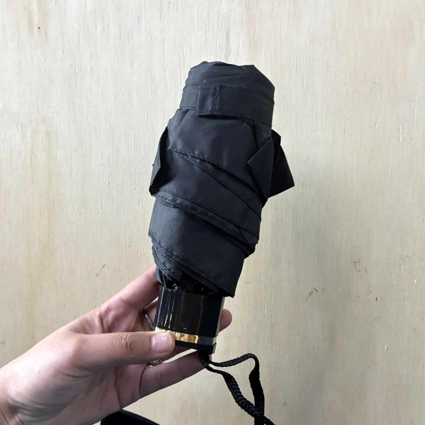 Vintage Magic Fold Black One Size Umbrella On A String Purse Women Nylon Crossbody Bag Size ONE SIZE - 6 Thumbnail