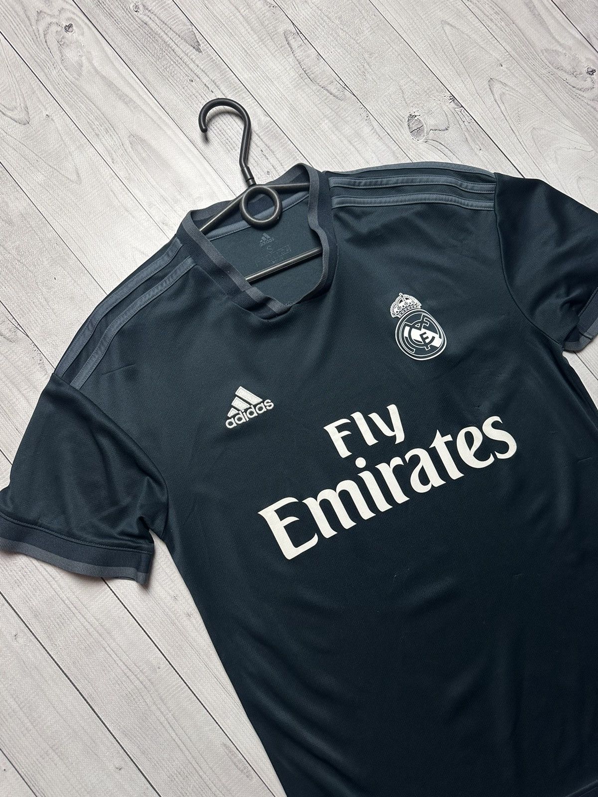 Adidas × Vintage Vintage adidas Real Madrid soccer jersey size S away Size US S / EU 44-46 / 1 - 2 Thumbnail