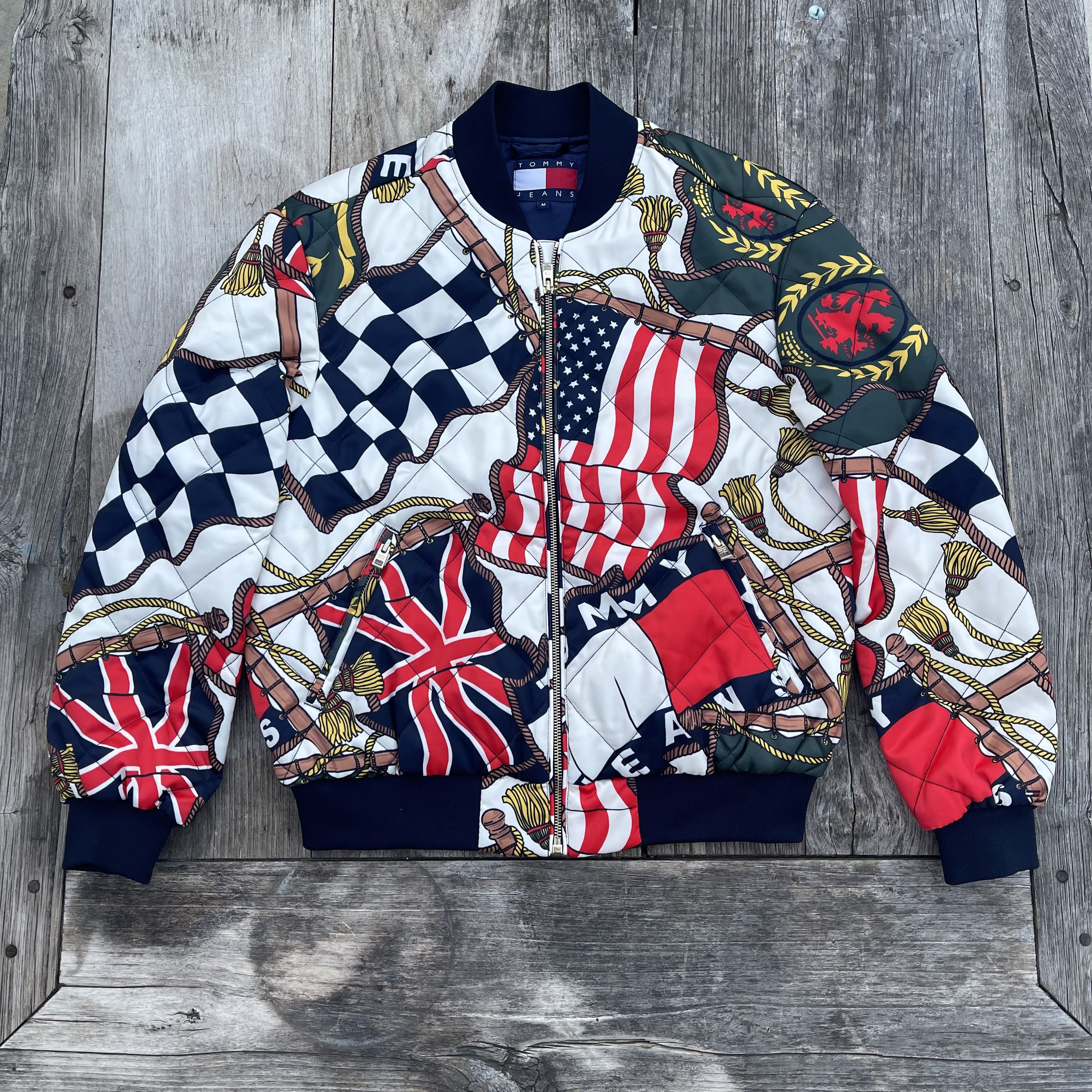 Tommy Jeans 2017 Tommy Jeans Flags Quilted Bomber Jacket Size US M / EU 48-50 / 2 - 1 Thumbnail
