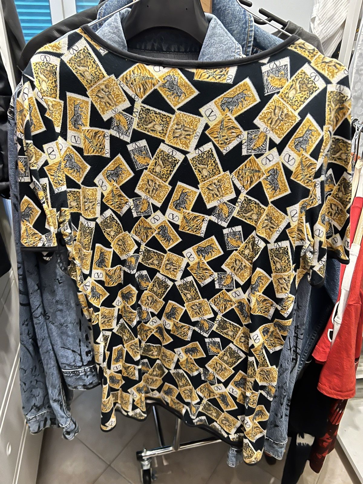 Valentino Valentino 90’s souvenir tee animals wide neck yellow black Size L / US 10 / IT 46 - 3 Thumbnail