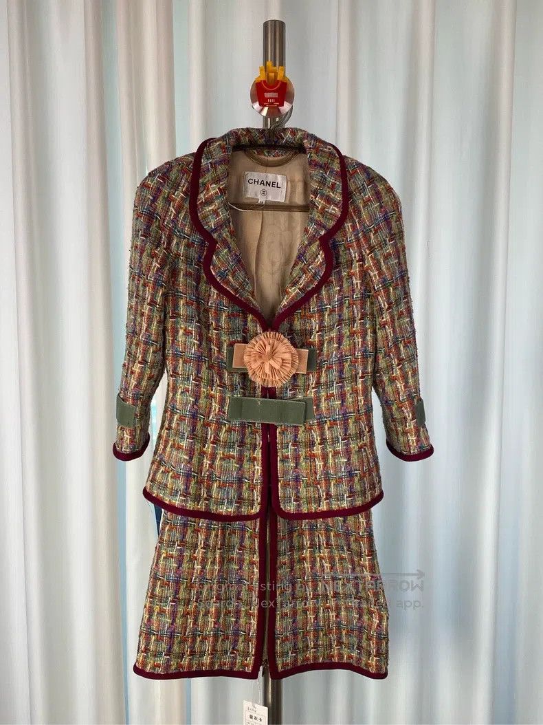 Chanel Slim tweed skirt