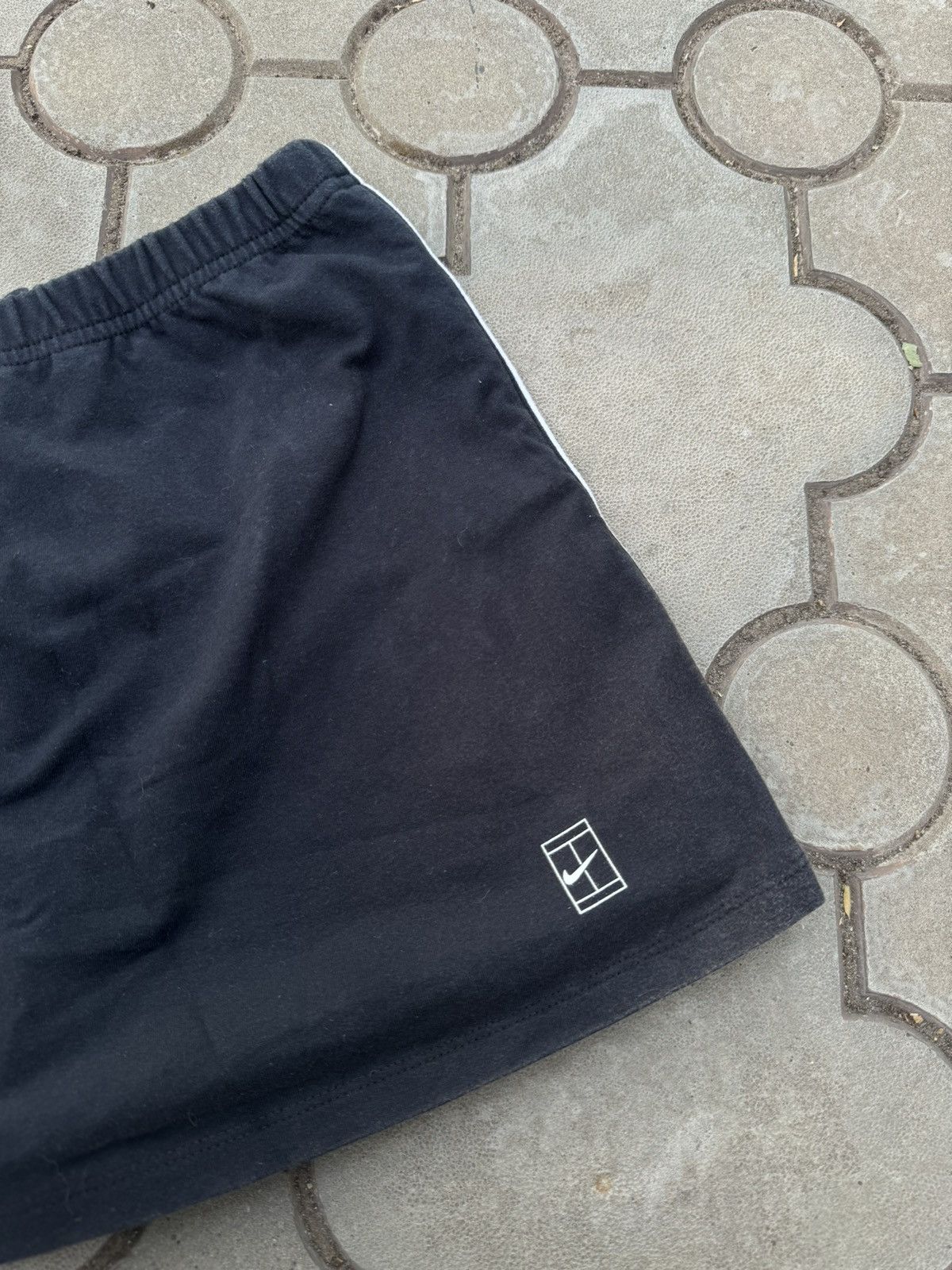 Nike × Vintage Vintage Women’s Nike Court Mini Skirt Y2K Size 30" / US 8 / IT 44 - 2 Thumbnail