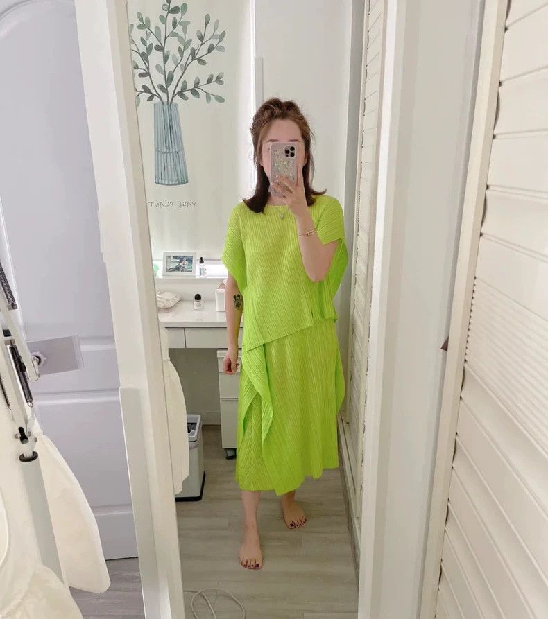 Issey Miyake Issey Miyake size:3 Bright green pleated short-sleeved shi Size M / US 6-8 / IT 42-44 - 5 Thumbnail