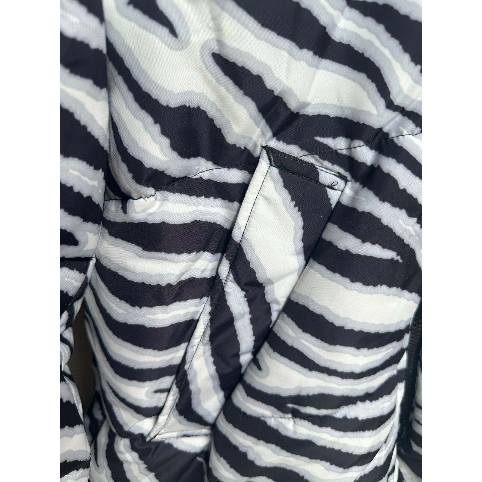 Foot Locker Melody Ehsani Zebra Puffer Jacket - Size S - NEW Size S / US 4 / IT 40 - 7 Thumbnail