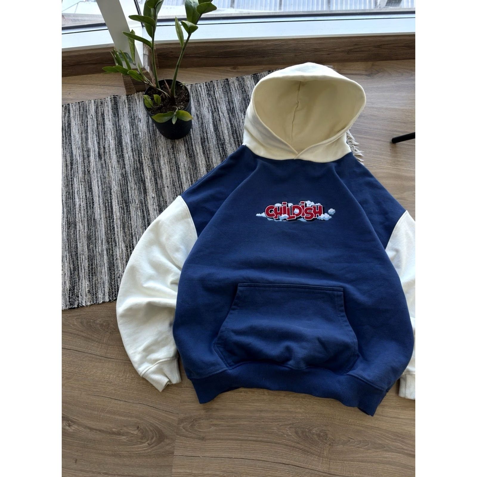 Vintage VINTAGE Childish Hoodie Men S Blue Logo Theme Park 90s Hip Hop Streetwear Size US S / EU 44-46 / 1 - 3 Thumbnail