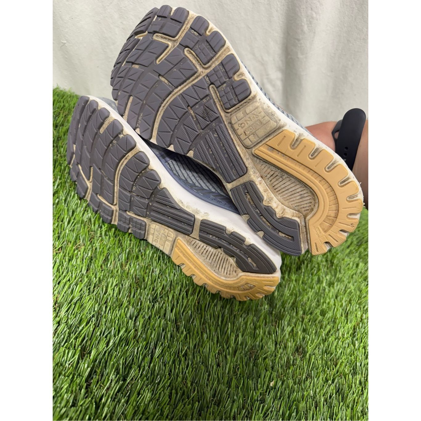 Brooks Brooks Adrenaline GTS 20 Women Size 10 Wide Running Shoes Sn Size US 10 / IT 40 - 4 Thumbnail