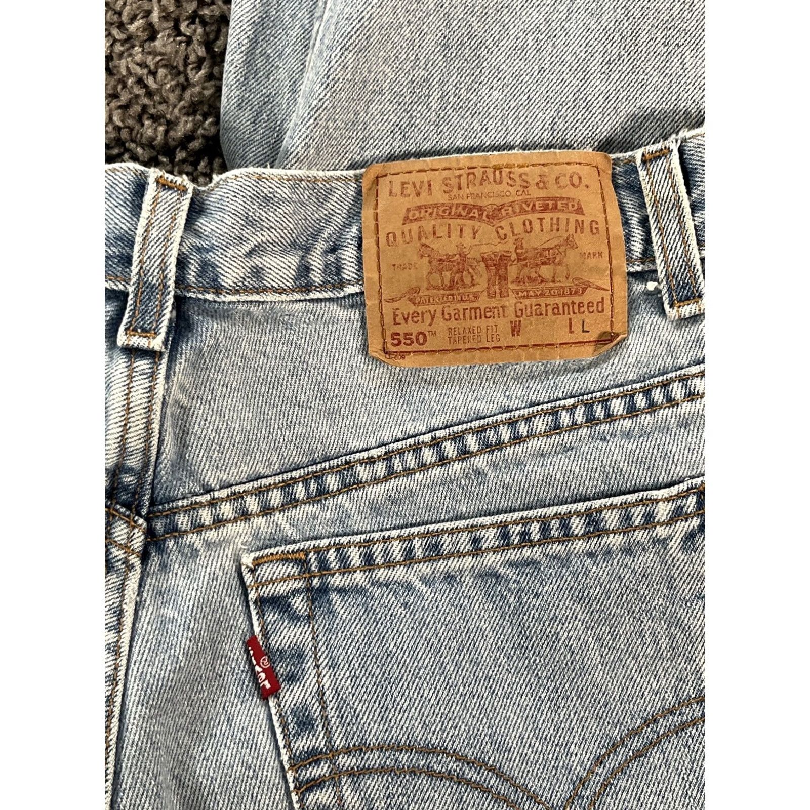 Levi's VINTAGE Levi’s 550 Jeans Mens 32x31 Relaxed Fit Gray Ivory Denim 90s Wide-Leg Y2K Skater Mens Size US 32 / EU 48 - 7 Thumbnail