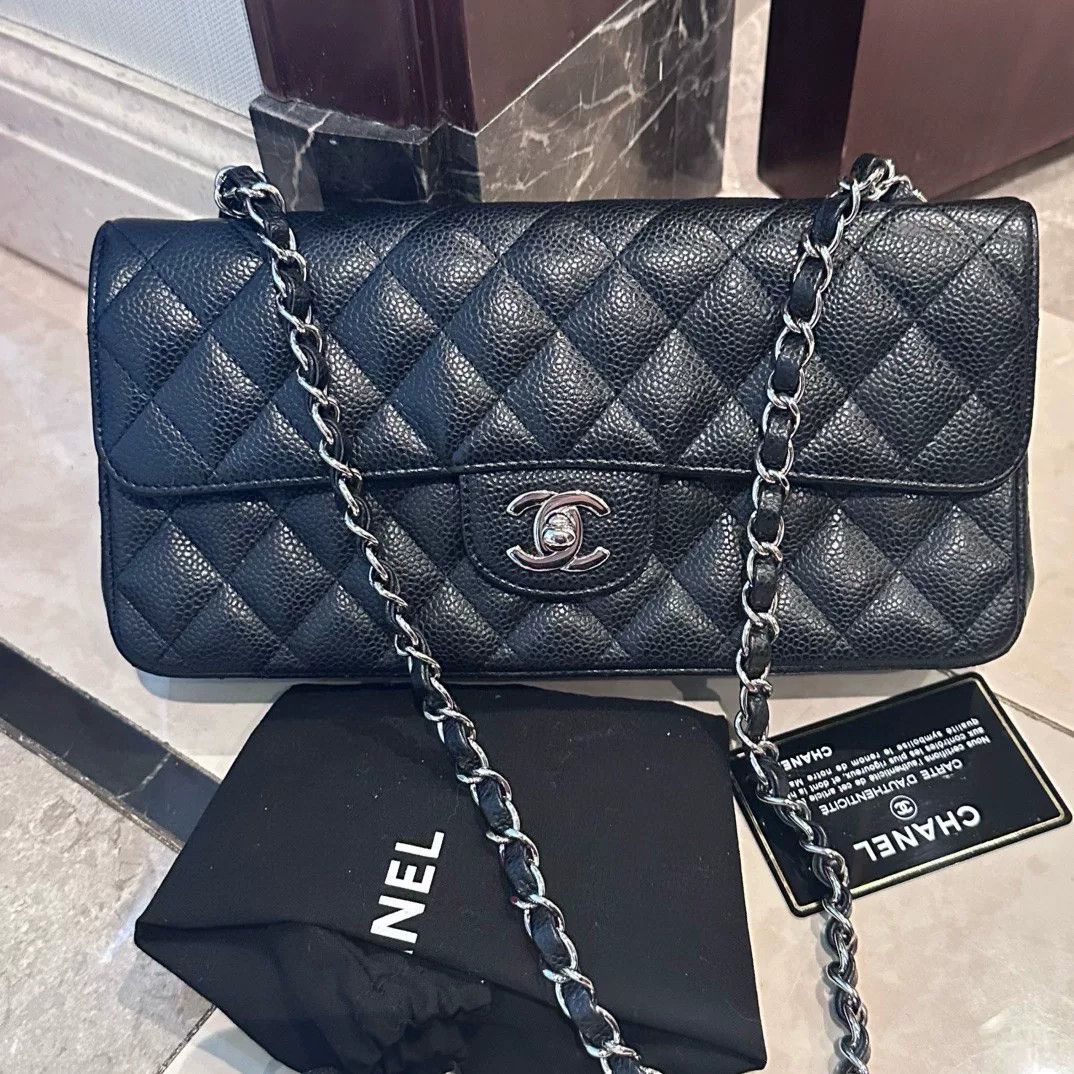 Chanel Pre-loved Bag Very good condition Size ONE SIZE - 1 Thumbnail