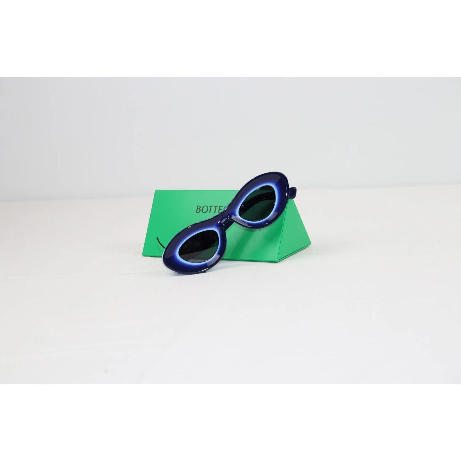 Bottega Veneta o1rshd Size: OS / Logo Frame Sunglasses in Blue Size ONE SIZE - 9 Thumbnail